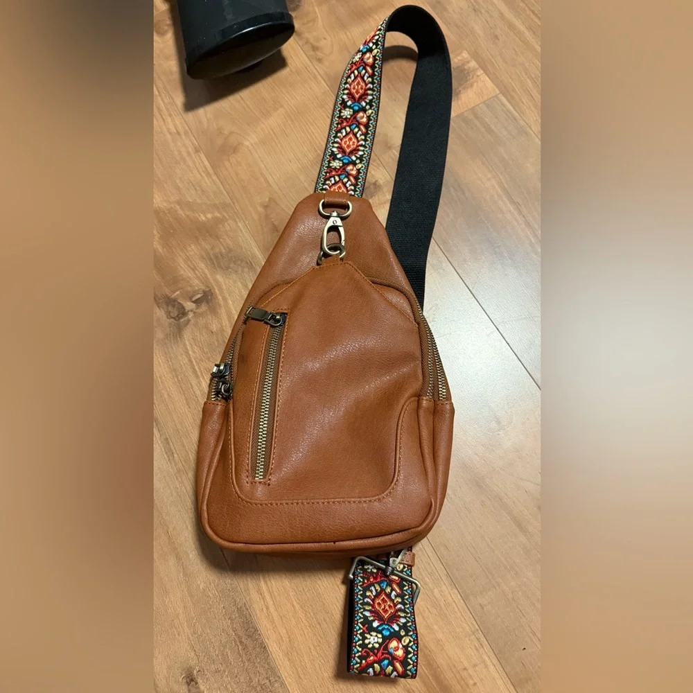 Antik Kraft Strap Sling Bag - Picture 3 of 9